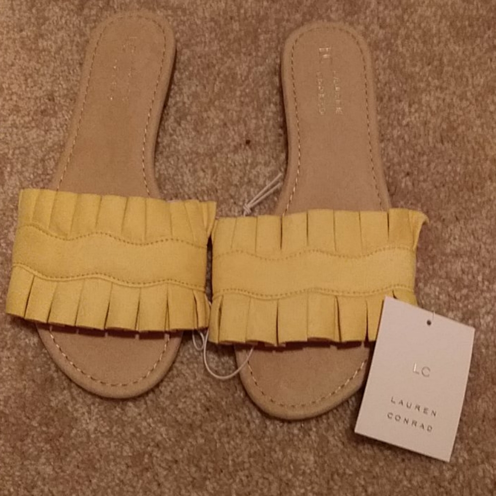 Shoe - Picture 2 of 8
